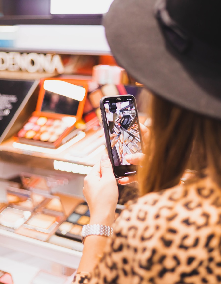Photo "Shopping on the mobile vs the computer – which is better?"